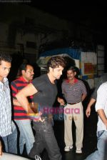 Hrithik Roshan on the sets of ZEE Saregama in Famous on 9th Nov 2010 (27).JPG